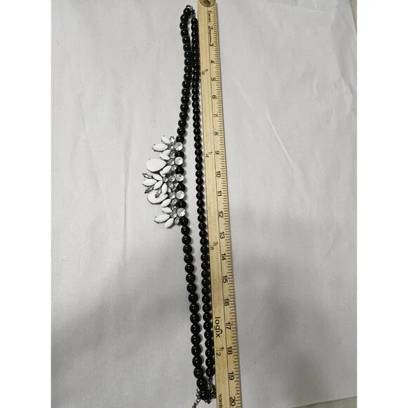 White & Black Statement Necklace Faux Jewellery - Picture 6 of 6